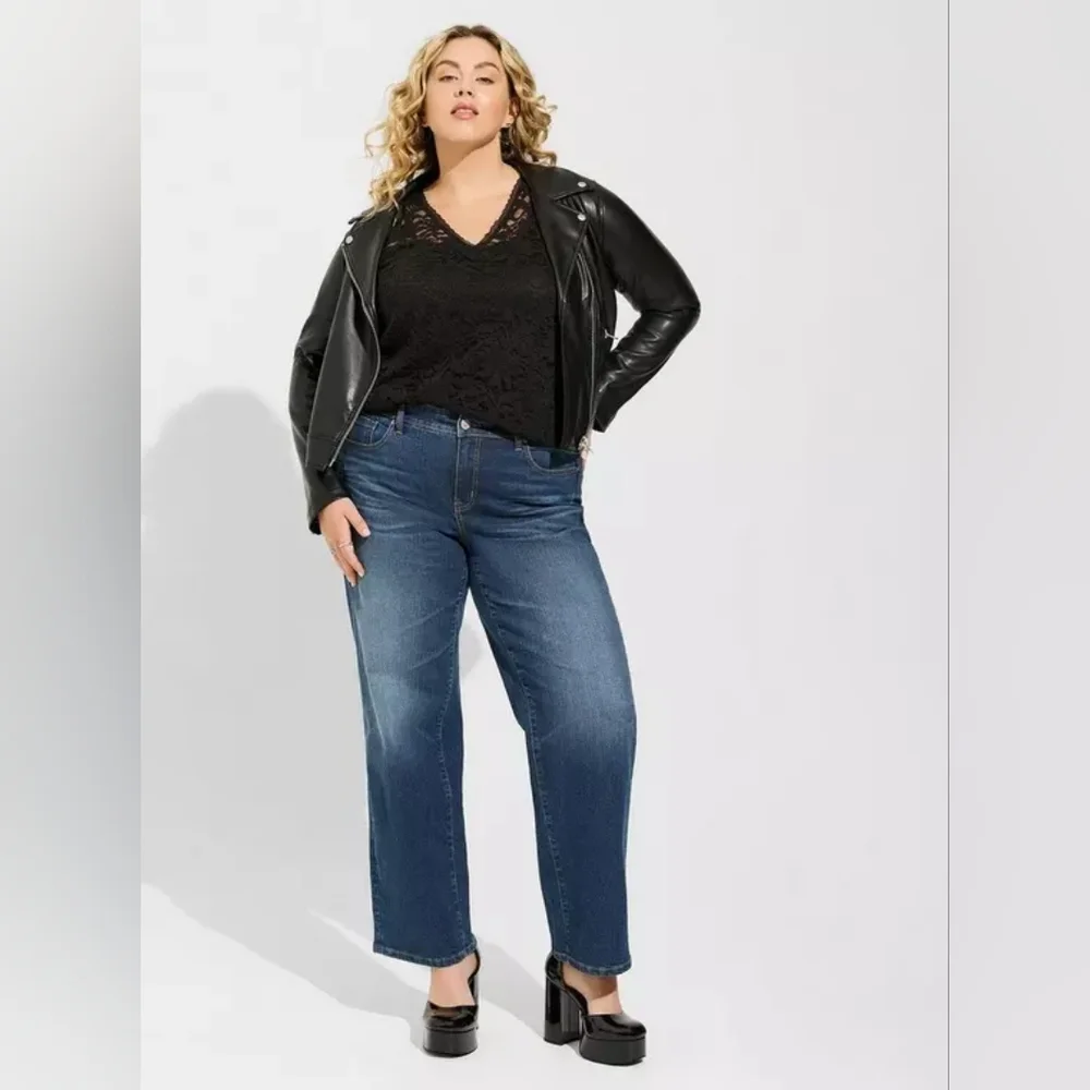 Torrid Black Stretch Lace V-Neck Tank - Picture 2 of 6